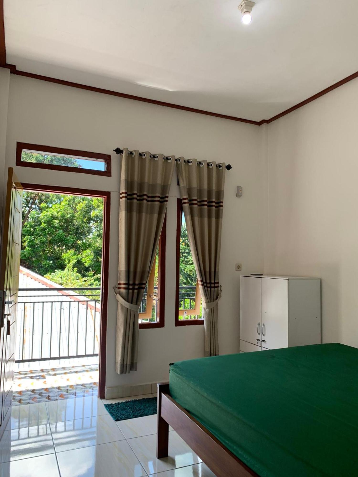 Bertus Guesthouse Labuan Bajo Eksteriør billede